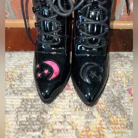 NWOT YRU Patent Aura Boot - Picture 2 of 7